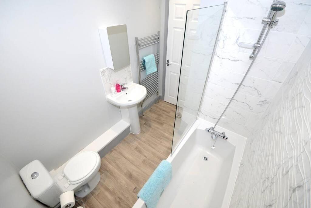 Renovated House Near Darlington Train Station. Villa Exterior photo